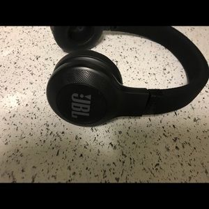 Brand new jbl head phones with charger